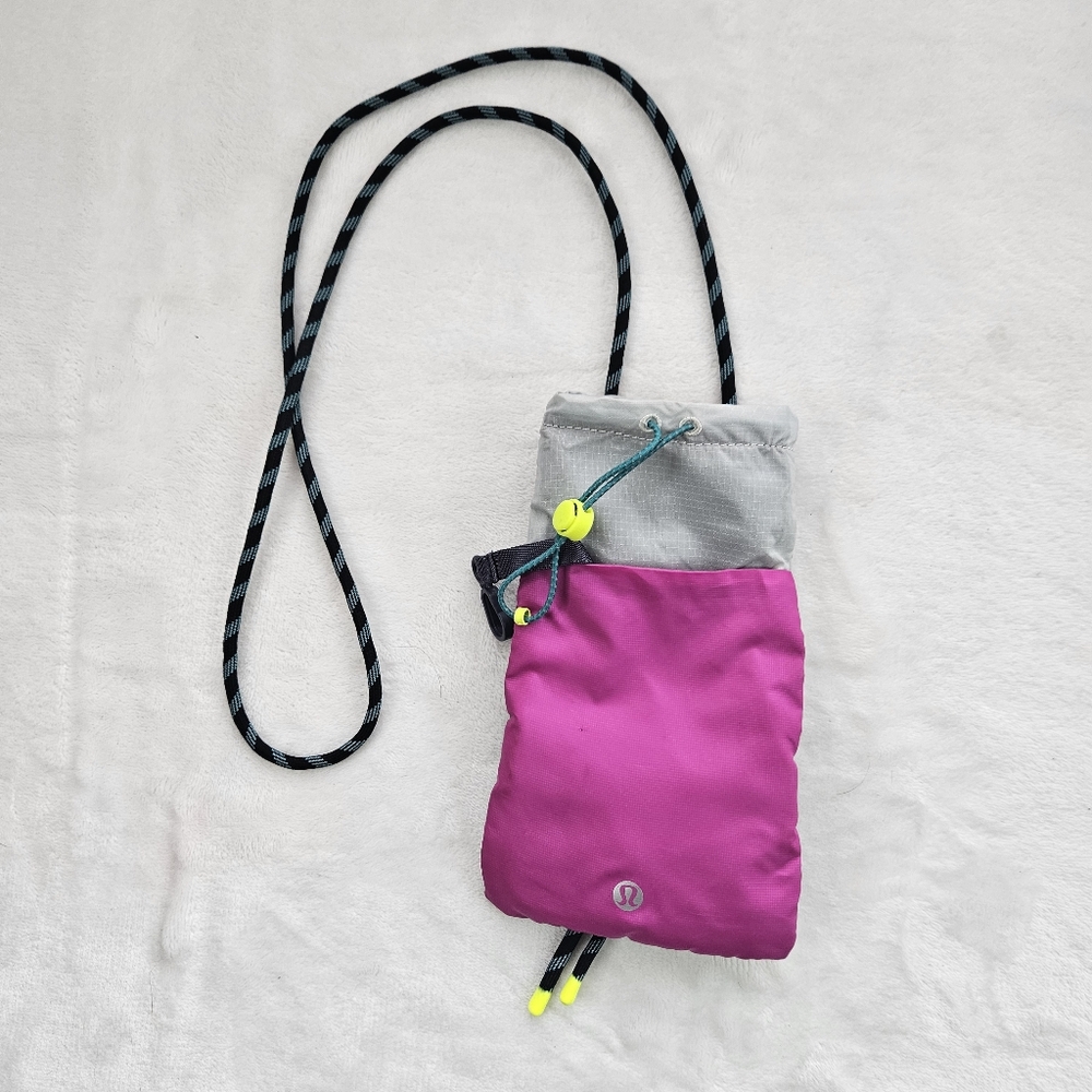 Lululemon Play Forward Small Nylon Crossbody Pouch in Vapor grey & Fushcia pink